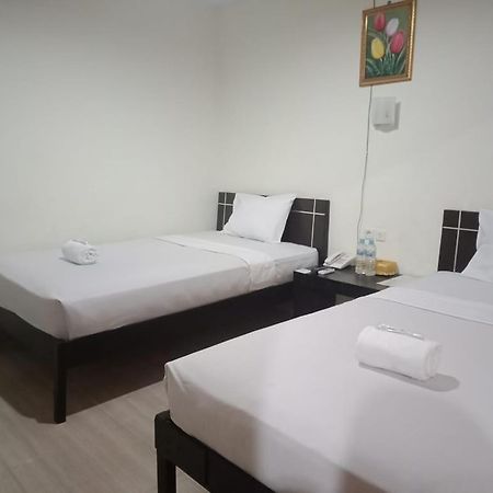 Hotel Meganita Mamuju Ngoại thất bức ảnh