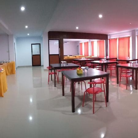 Hotel Meganita Mamuju Ngoại thất bức ảnh