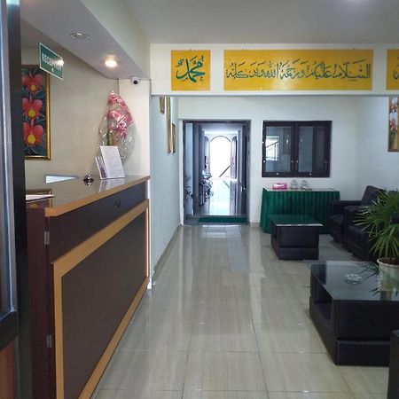 Hotel Meganita Mamuju Ngoại thất bức ảnh