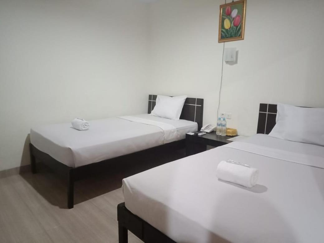 Hotel Meganita Mamuju Ngoại thất bức ảnh