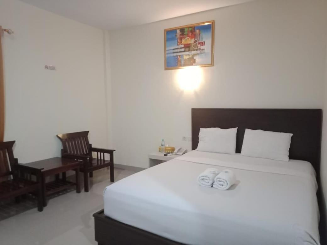Hotel Meganita Mamuju Ngoại thất bức ảnh