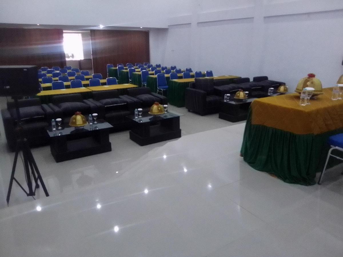 Hotel Meganita Mamuju Ngoại thất bức ảnh