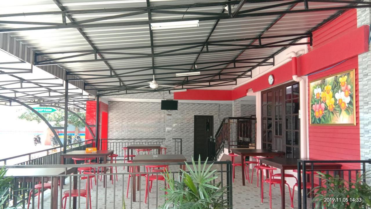 Hotel Meganita Mamuju Ngoại thất bức ảnh