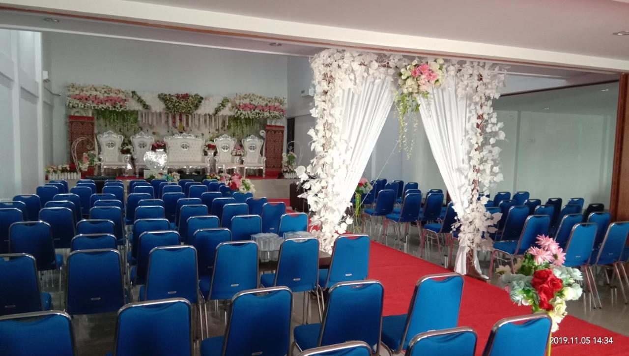 Hotel Meganita Mamuju Ngoại thất bức ảnh
