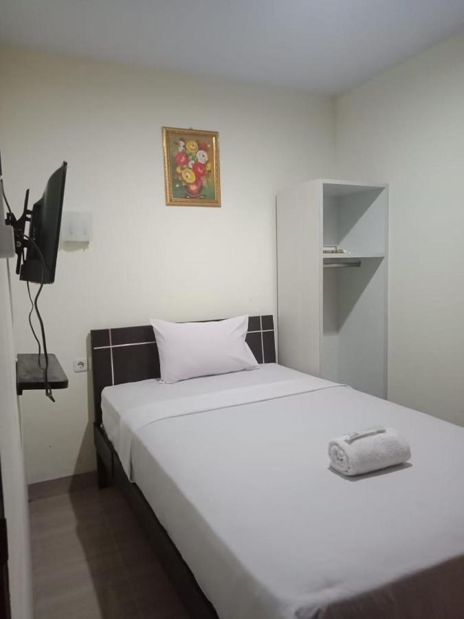Hotel Meganita Mamuju Ngoại thất bức ảnh