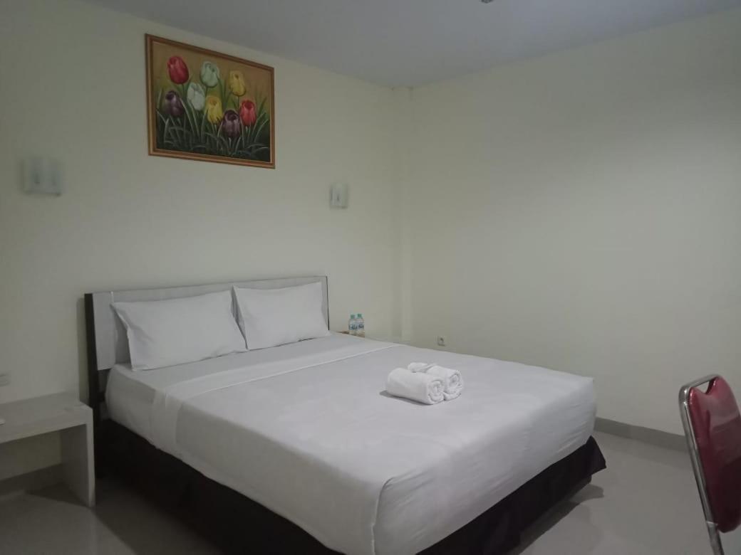 Hotel Meganita Mamuju Ngoại thất bức ảnh
